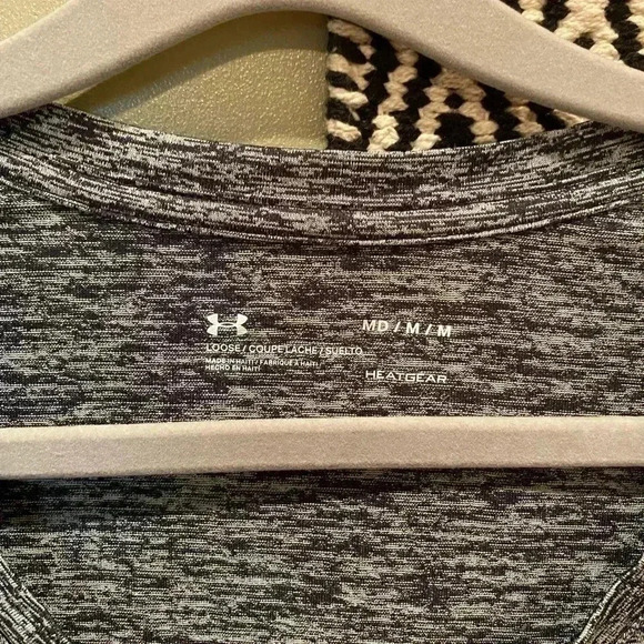 UNDER ARMOUR HEATHER GRAY V NECK WORK OUT SHIRT M - Picture 3 of 4
